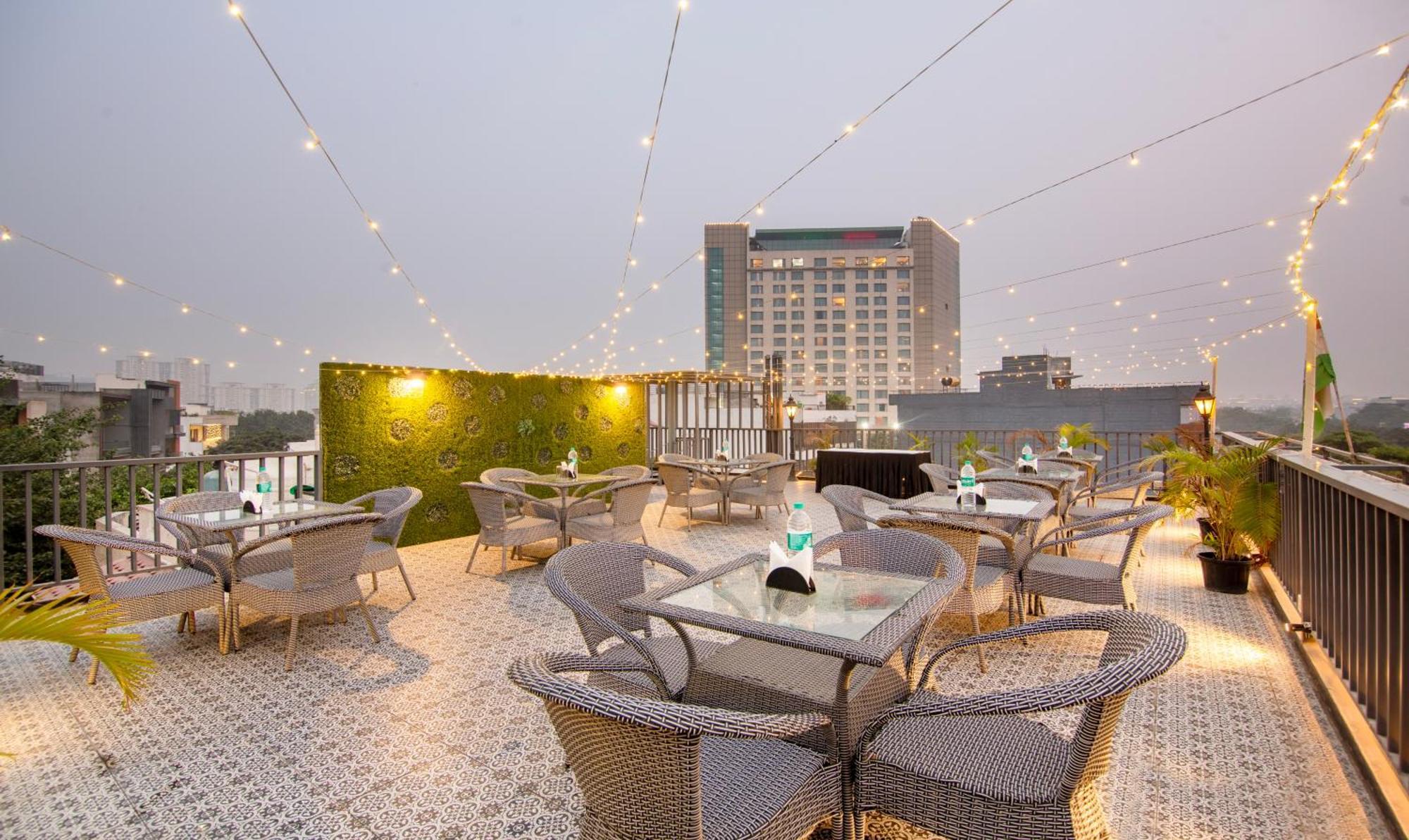 Super Townhouse Sushant Lok Phase 1 Formerly Hotel Neven Gurgaon Zewnętrze zdjęcie