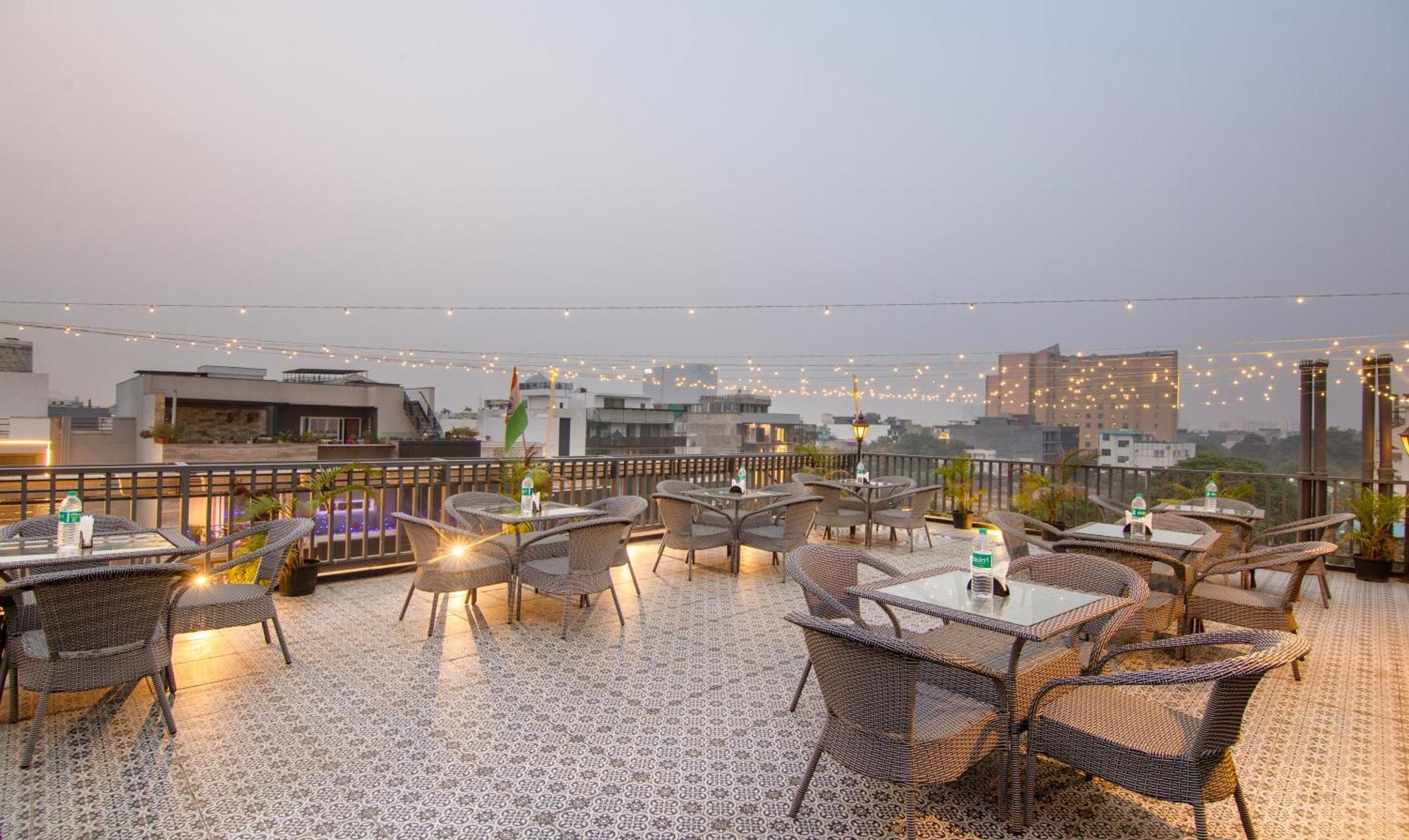 Super Townhouse Sushant Lok Phase 1 Formerly Hotel Neven Gurgaon Zewnętrze zdjęcie