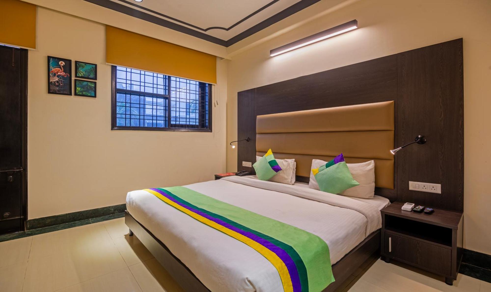 Super Townhouse Sushant Lok Phase 1 Formerly Hotel Neven Gurgaon Zewnętrze zdjęcie