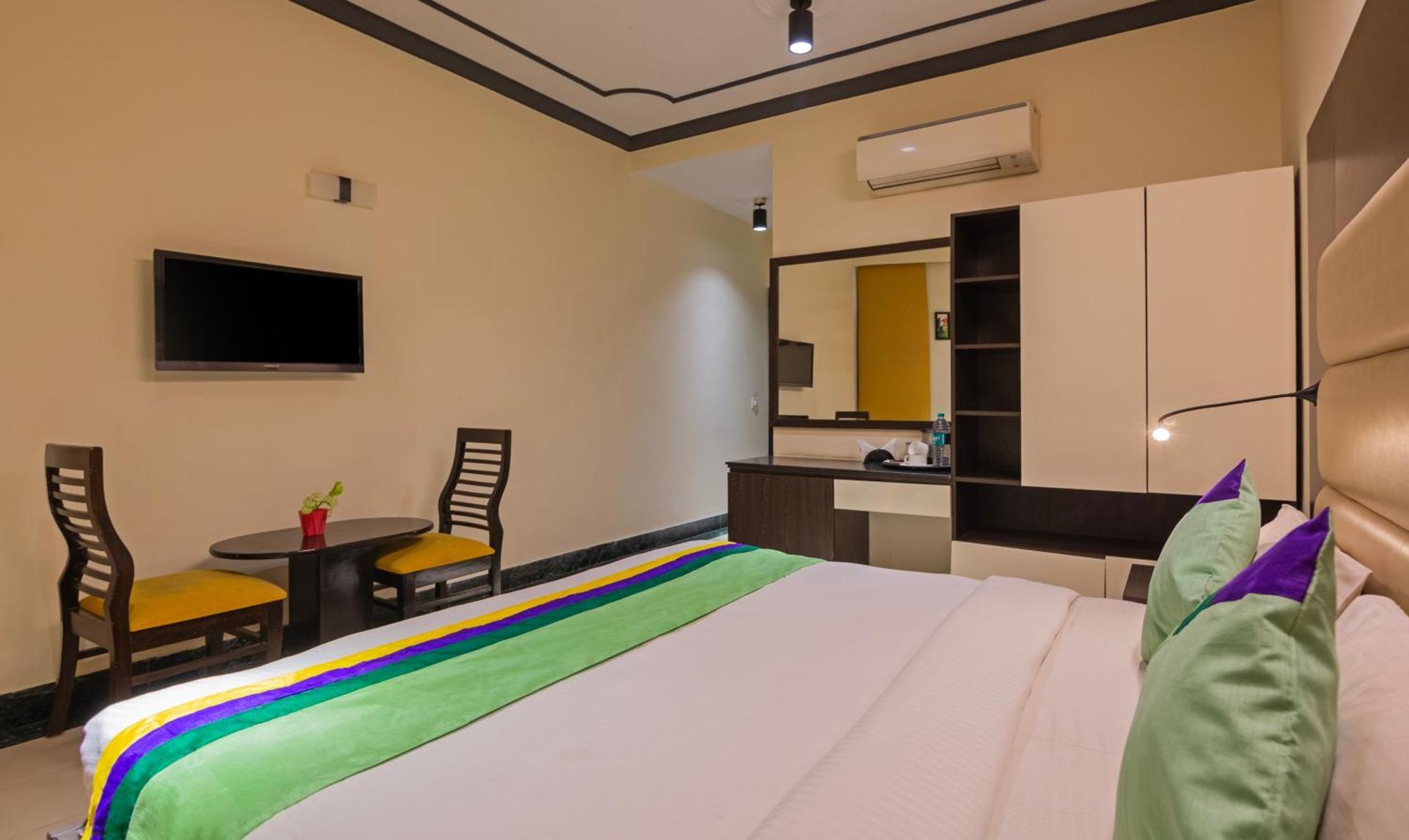 Super Townhouse Sushant Lok Phase 1 Formerly Hotel Neven Gurgaon Zewnętrze zdjęcie