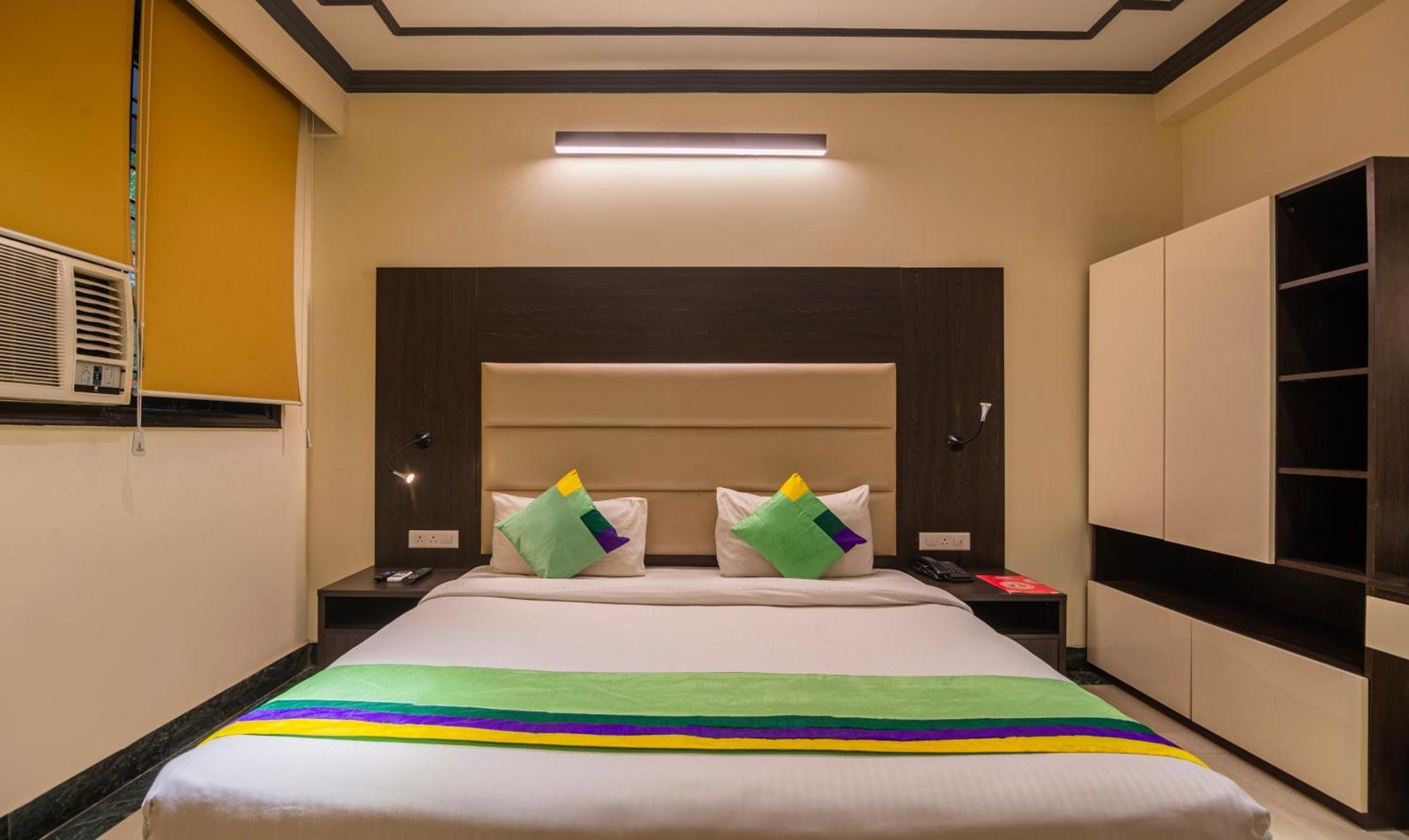 Super Townhouse Sushant Lok Phase 1 Formerly Hotel Neven Gurgaon Zewnętrze zdjęcie