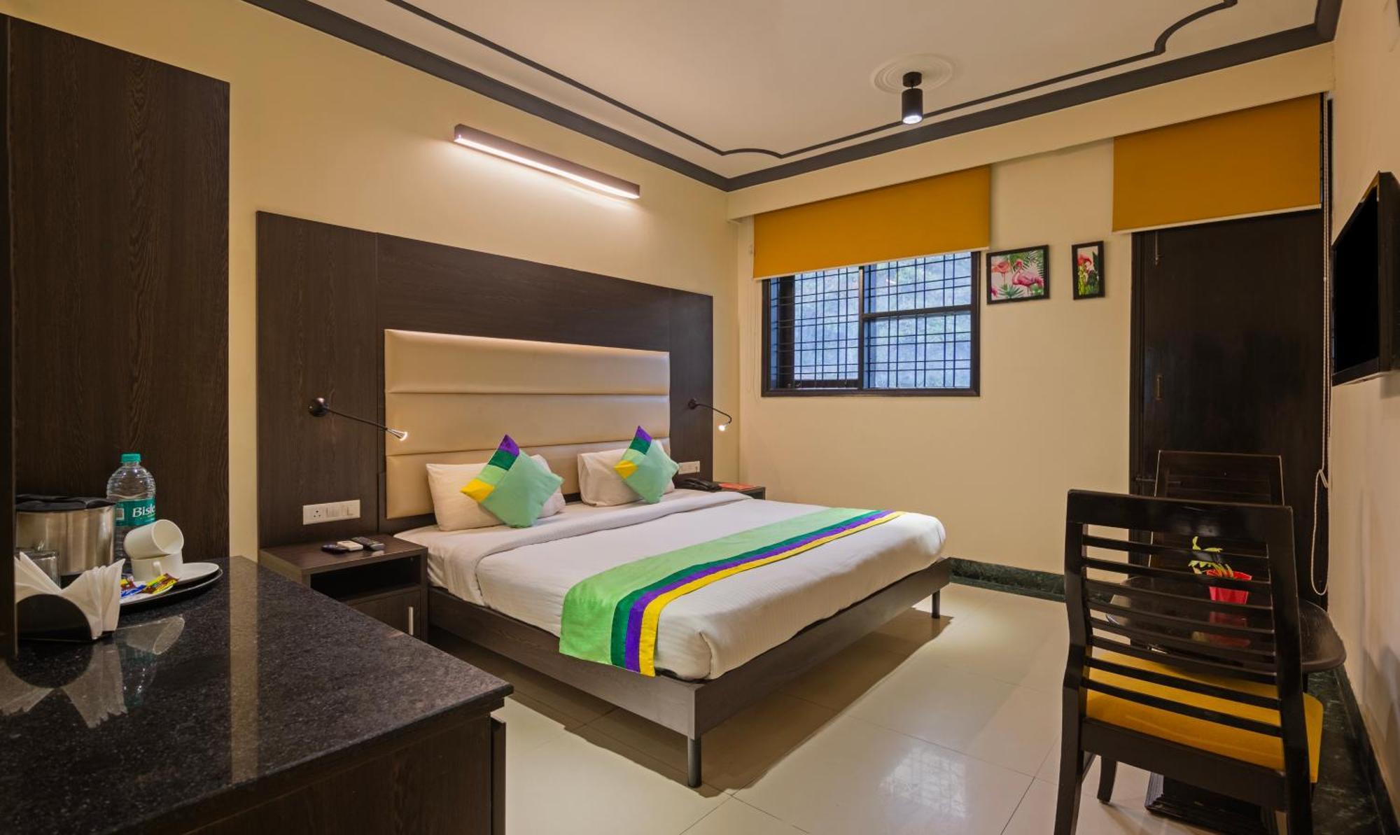 Super Townhouse Sushant Lok Phase 1 Formerly Hotel Neven Gurgaon Zewnętrze zdjęcie
