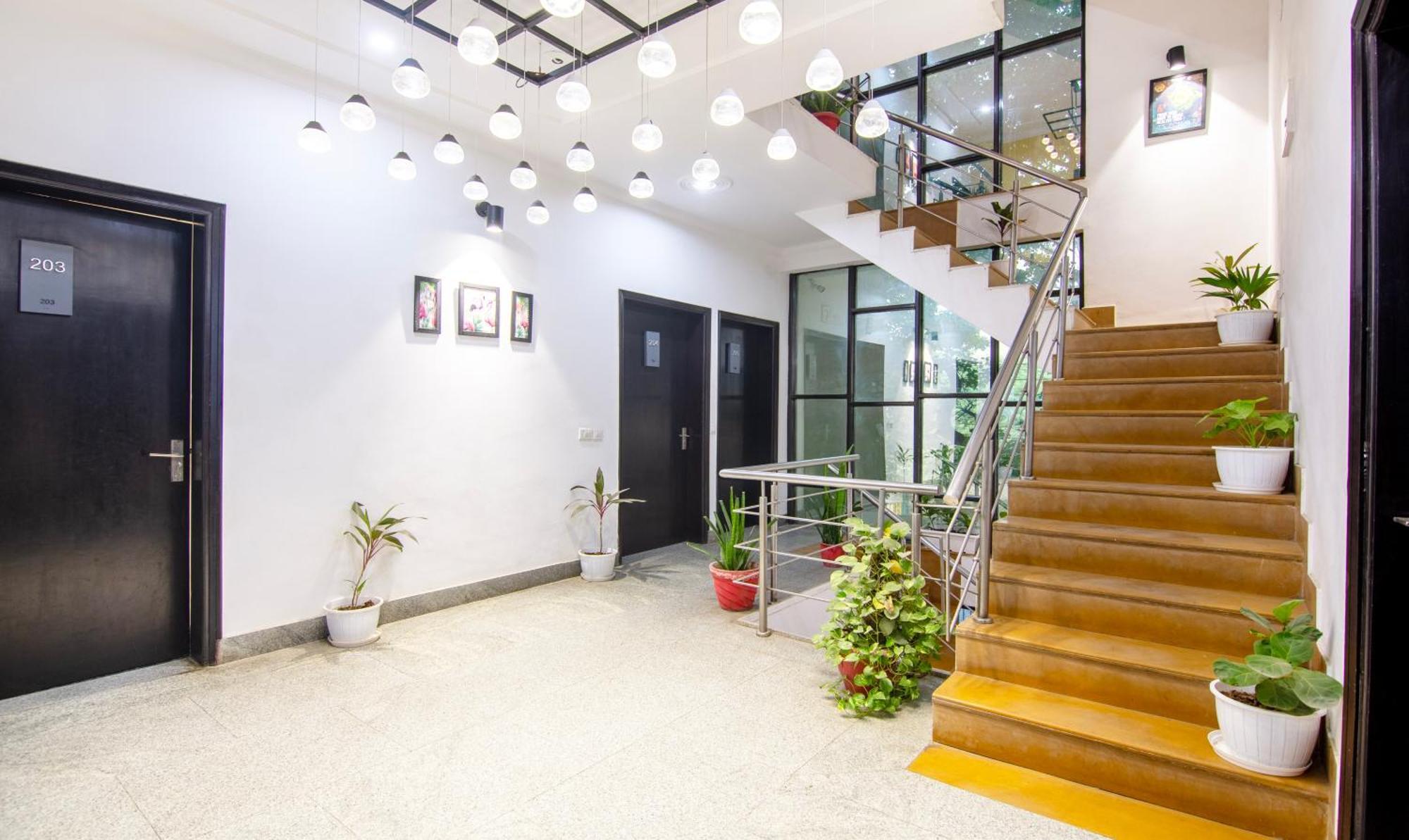 Super Townhouse Sushant Lok Phase 1 Formerly Hotel Neven Gurgaon Zewnętrze zdjęcie