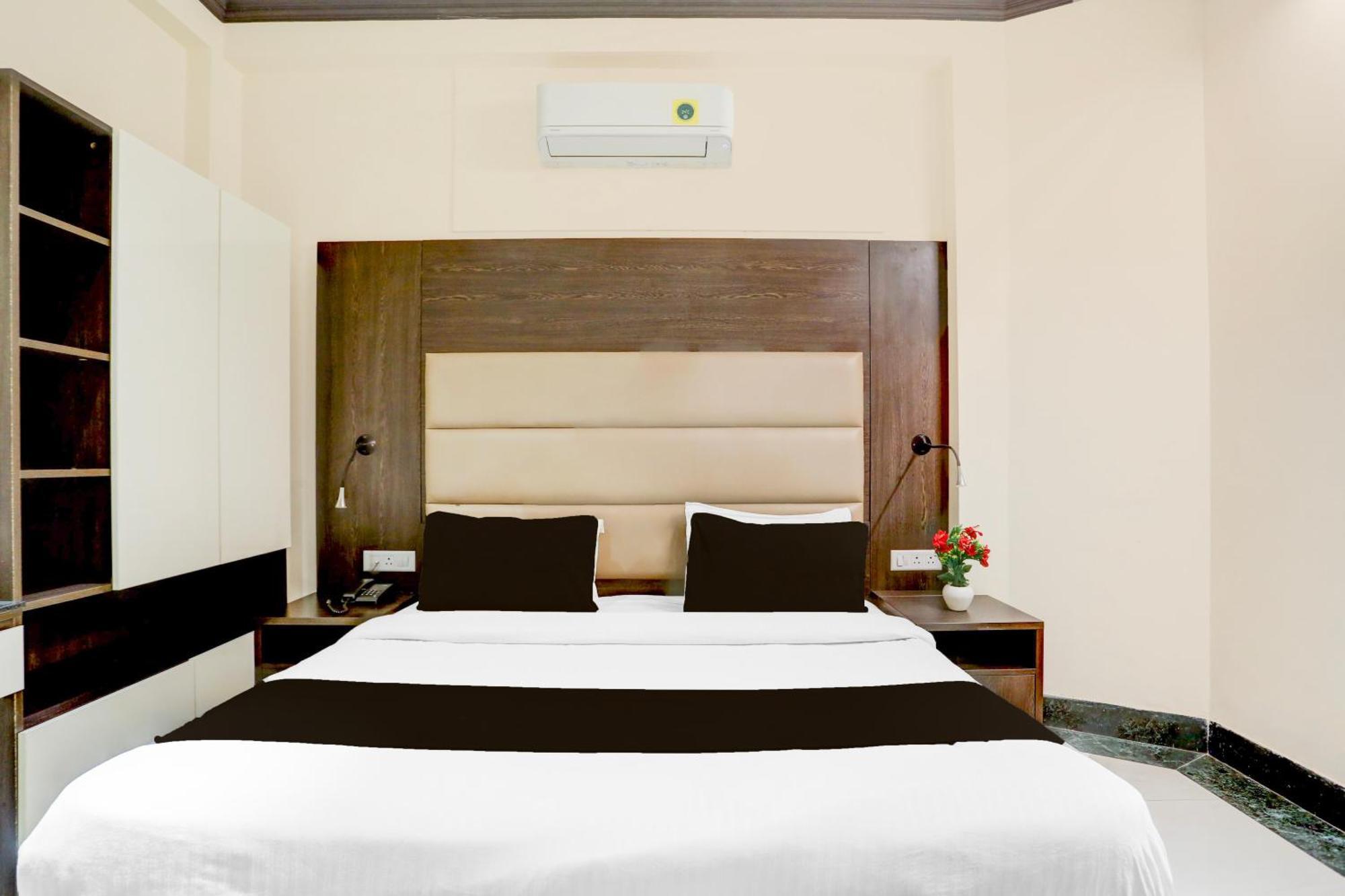 Super Townhouse Sushant Lok Phase 1 Formerly Hotel Neven Gurgaon Zewnętrze zdjęcie