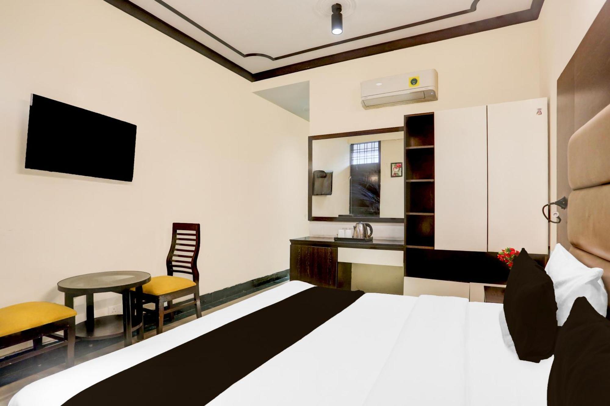 Super Townhouse Sushant Lok Phase 1 Formerly Hotel Neven Gurgaon Zewnętrze zdjęcie