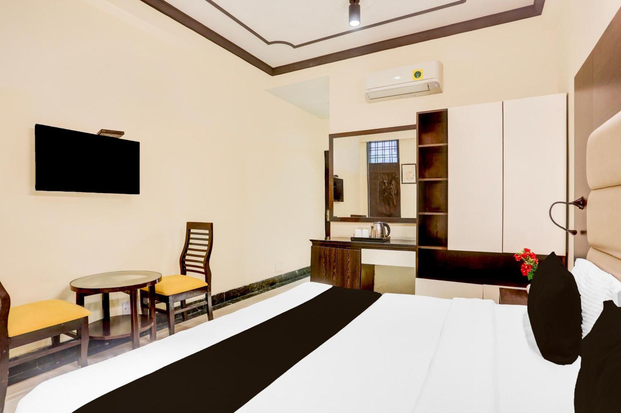 Super Townhouse Sushant Lok Phase 1 Formerly Hotel Neven Gurgaon Zewnętrze zdjęcie