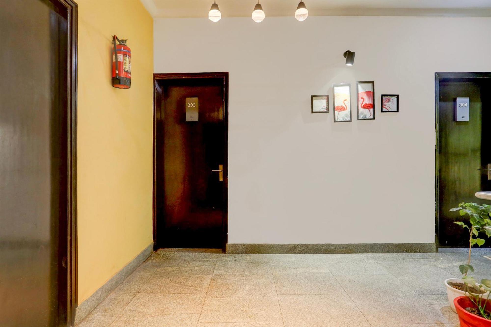 Super Townhouse Sushant Lok Phase 1 Formerly Hotel Neven Gurgaon Zewnętrze zdjęcie