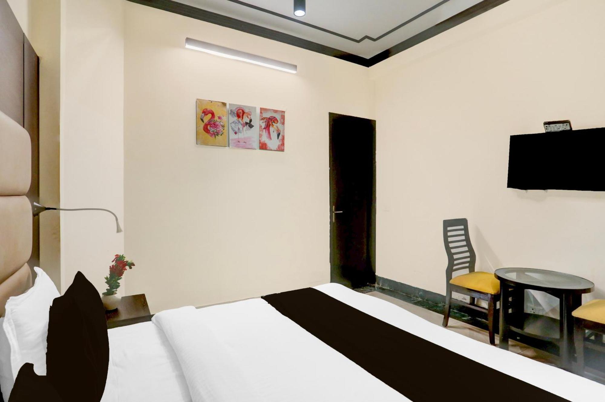 Super Townhouse Sushant Lok Phase 1 Formerly Hotel Neven Gurgaon Zewnętrze zdjęcie
