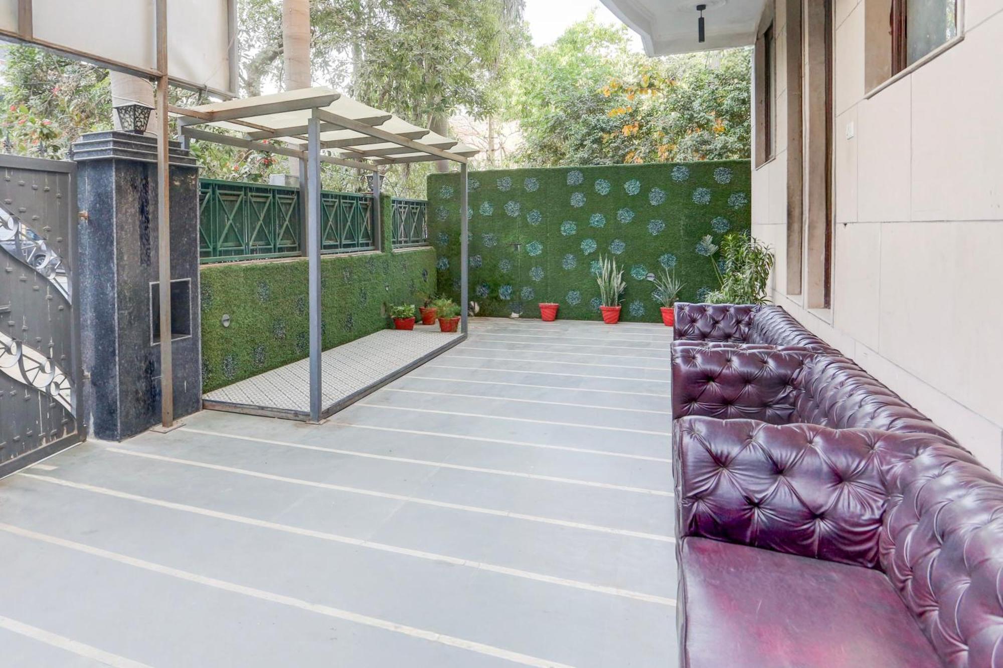 Super Townhouse Sushant Lok Phase 1 Formerly Hotel Neven Gurgaon Zewnętrze zdjęcie