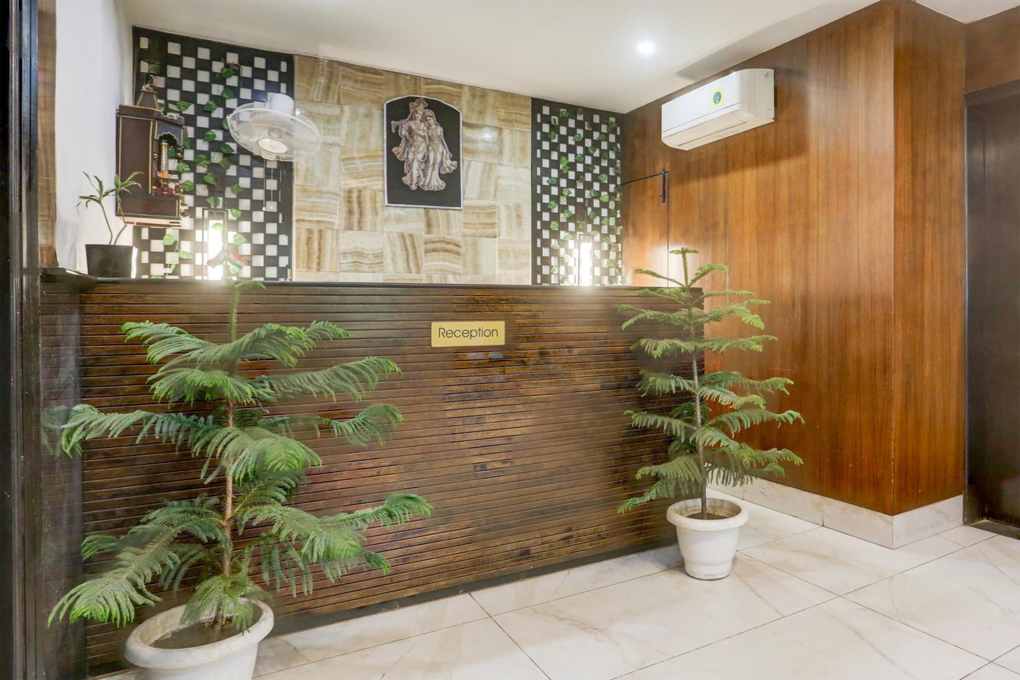 Super Townhouse Sushant Lok Phase 1 Formerly Hotel Neven Gurgaon Zewnętrze zdjęcie