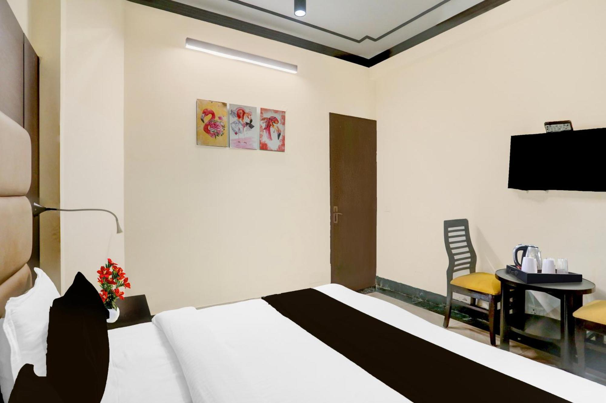 Super Townhouse Sushant Lok Phase 1 Formerly Hotel Neven Gurgaon Zewnętrze zdjęcie
