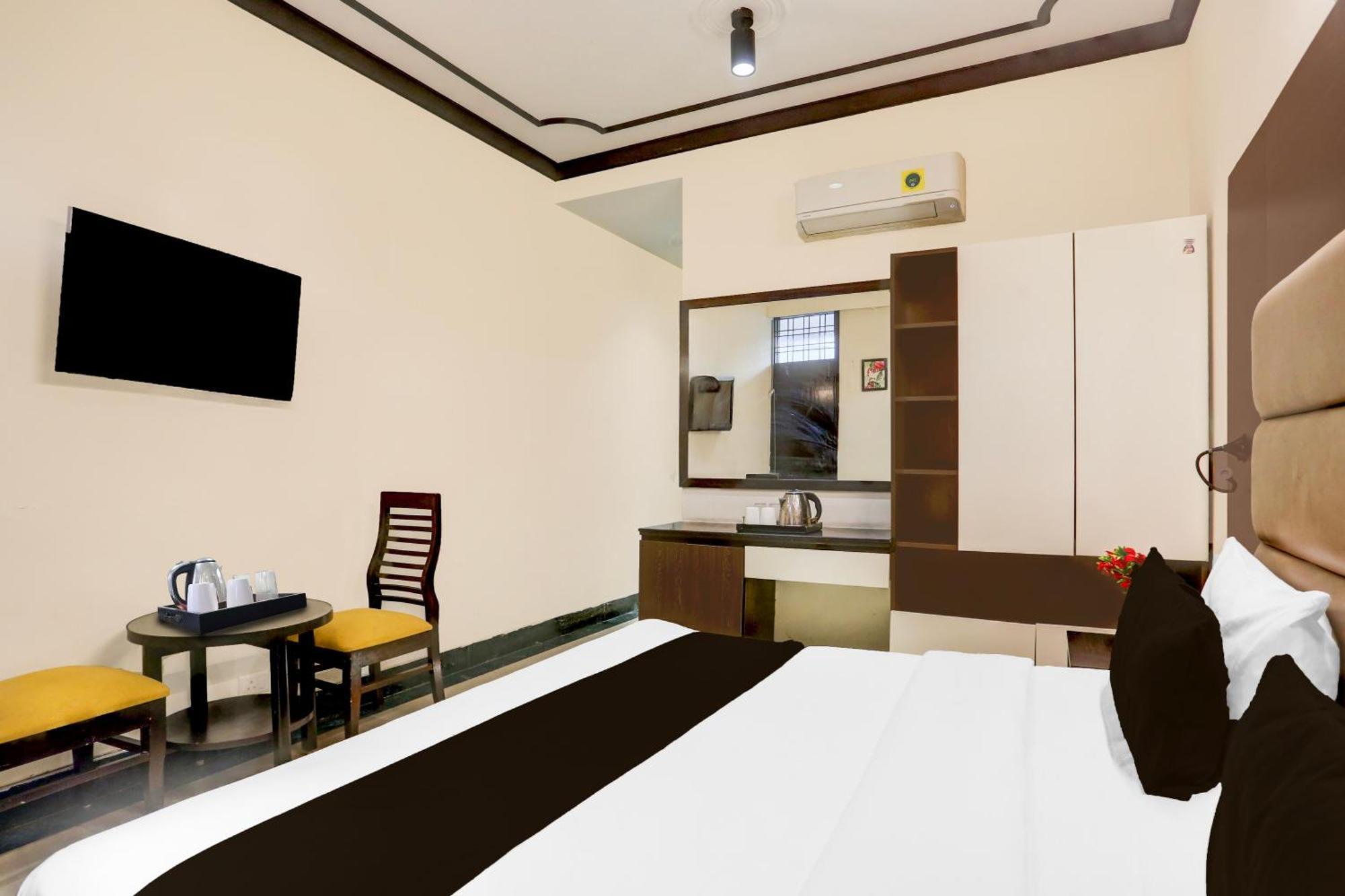 Super Townhouse Sushant Lok Phase 1 Formerly Hotel Neven Gurgaon Zewnętrze zdjęcie