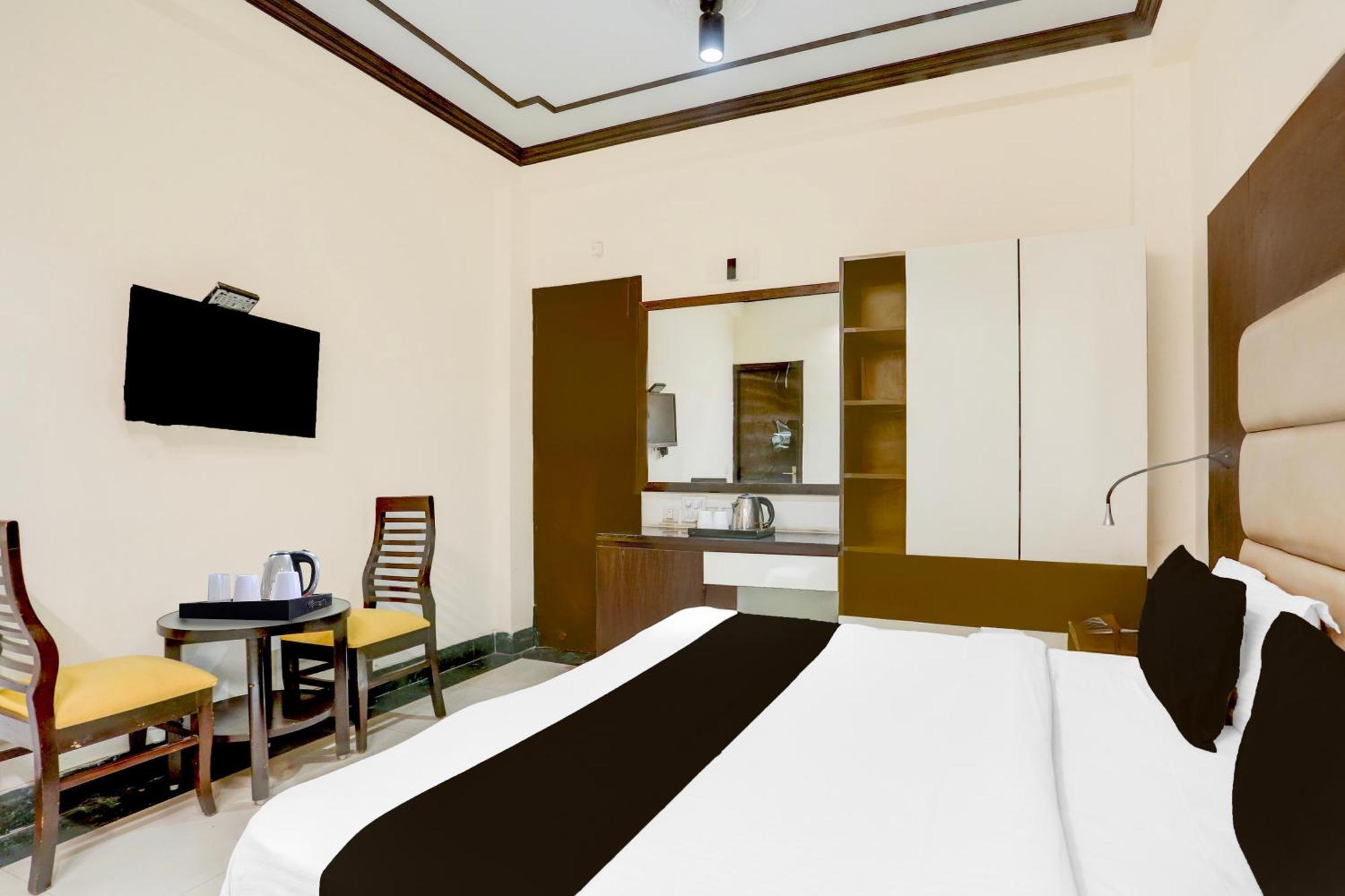 Super Townhouse Sushant Lok Phase 1 Formerly Hotel Neven Gurgaon Zewnętrze zdjęcie