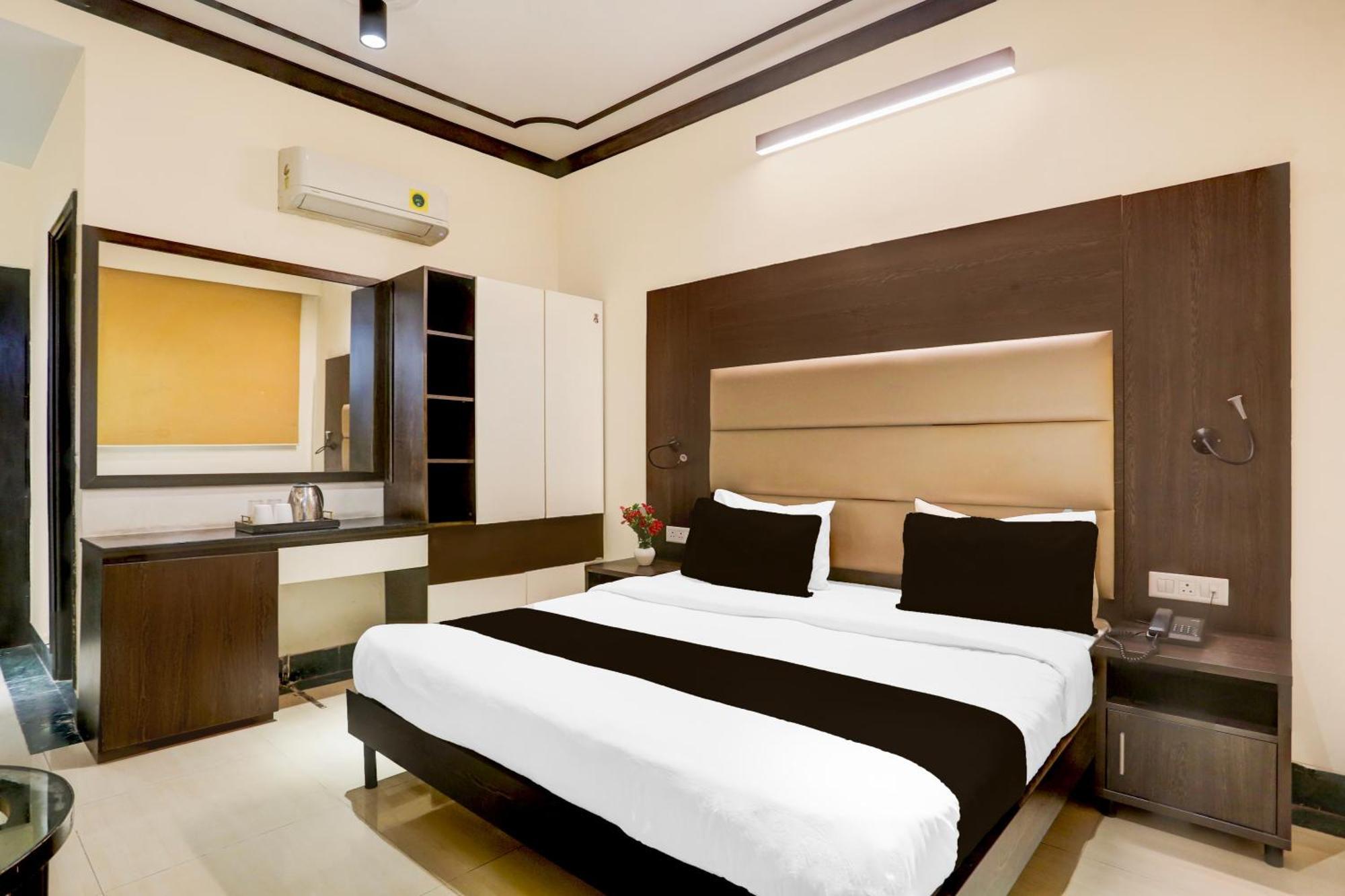Super Townhouse Sushant Lok Phase 1 Formerly Hotel Neven Gurgaon Zewnętrze zdjęcie