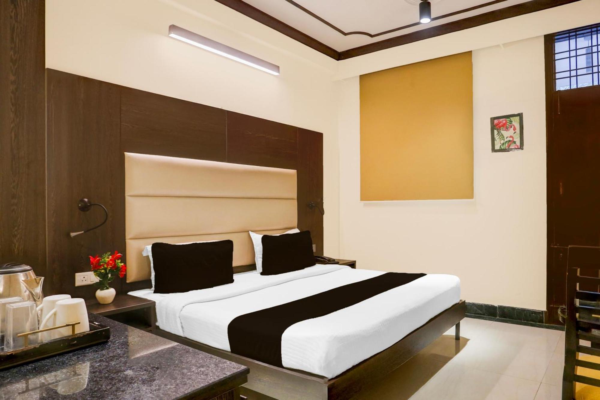 Super Townhouse Sushant Lok Phase 1 Formerly Hotel Neven Gurgaon Zewnętrze zdjęcie